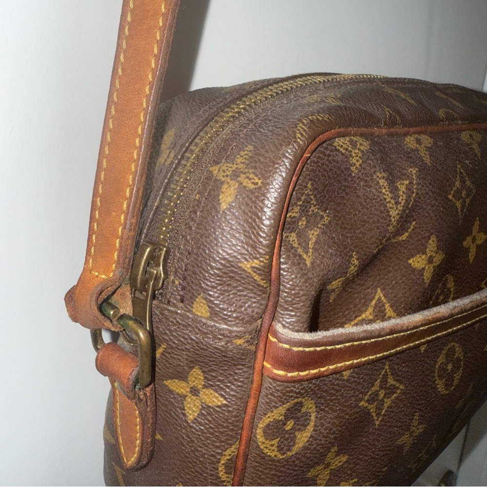 AUTHENTIC Louis Vuitton Trocadero 27 Crossbody Bag - Picture 3 of 16